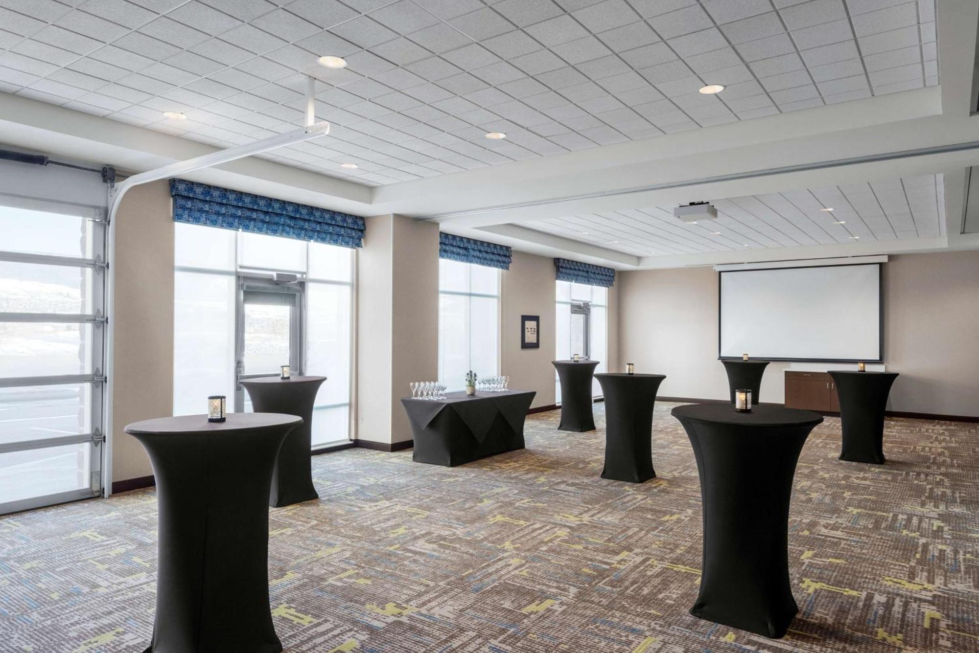 Hampton Inn & Suites Kelowna, British Columbia, Canada Eksteriør bilde